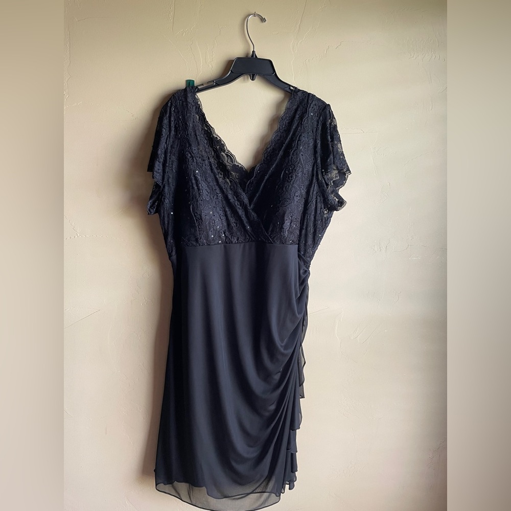 Size 20W Black V-Neck Dress With Lace